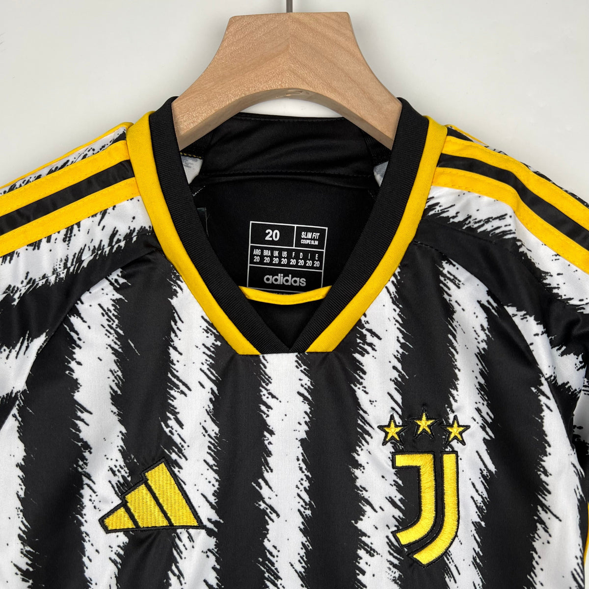 JUVENTUS I 23/24 KIT PARA NIÑOS