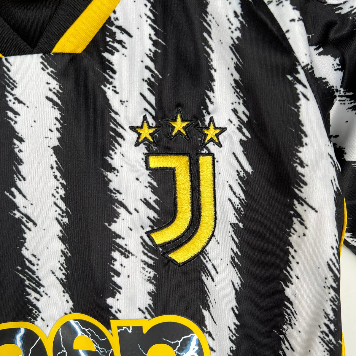 JUVENTUS I 23/24 KIT PARA NIÑOS