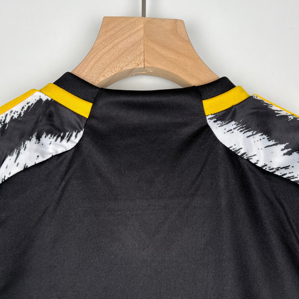 JUVENTUS I 23/24 KIT PARA NIÑOS